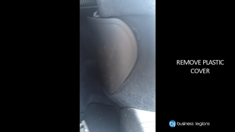 How to change holden astra sedan 2000 tail light - Remove plastic clip