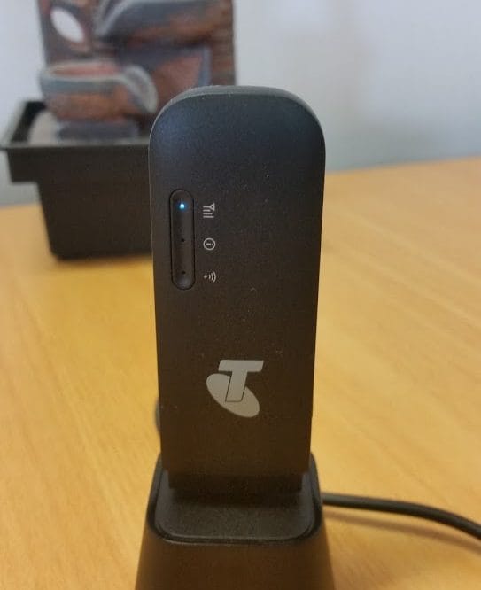 Business Legions - Telstra 4GX USB Pro - LED indicator Cyan
