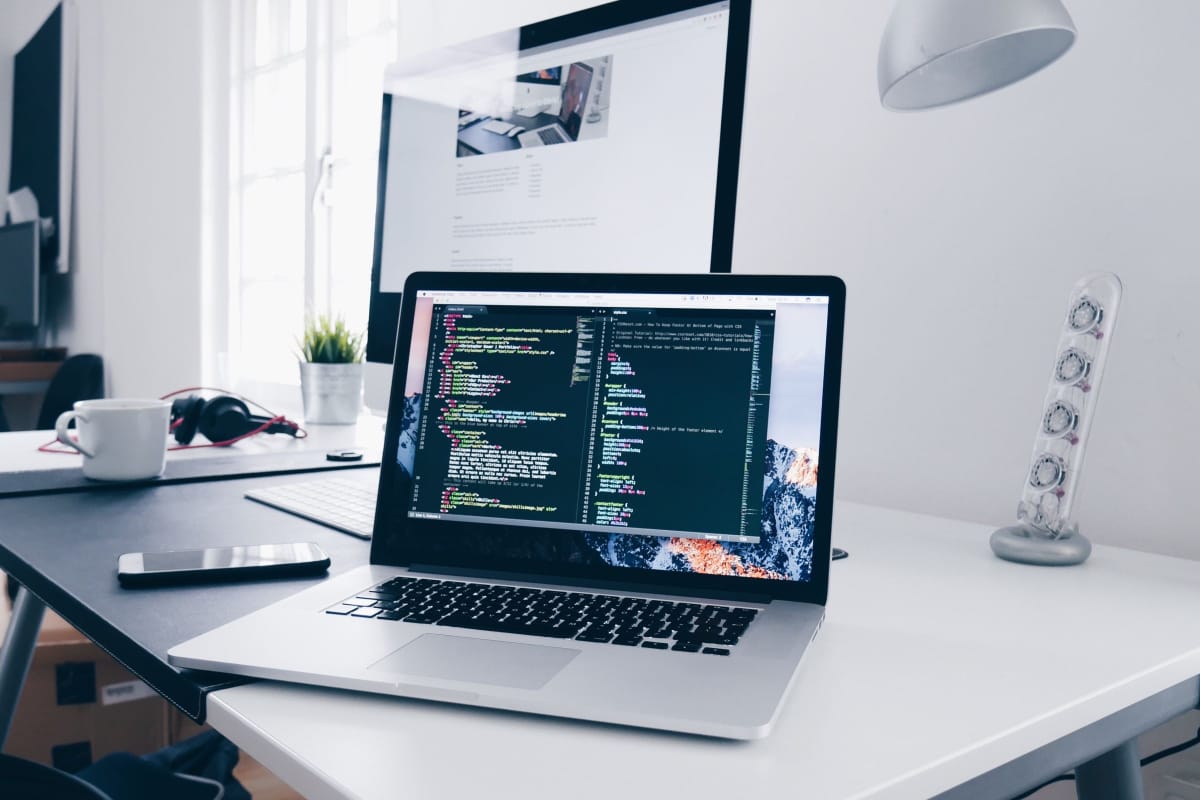 5 ADVANTAGES OF CUSTOM SOFTWARE DEVELOPMENT FOR YOUR BUSINESS content